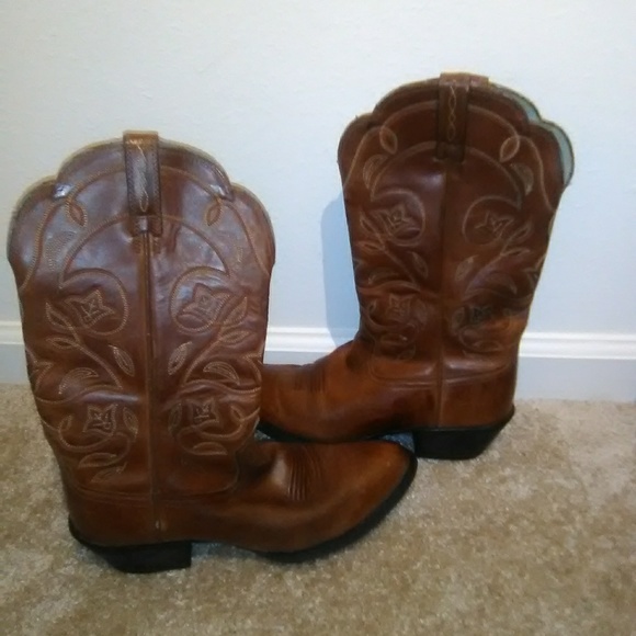 Meet your Posher, Gretchen - Picture 2 of 2